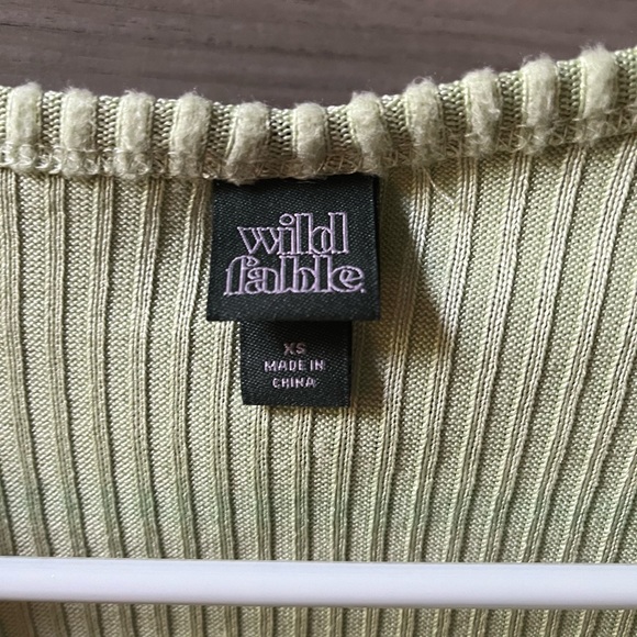 Wild fable light green crop long sleeve XS - Picture 2 of 4
